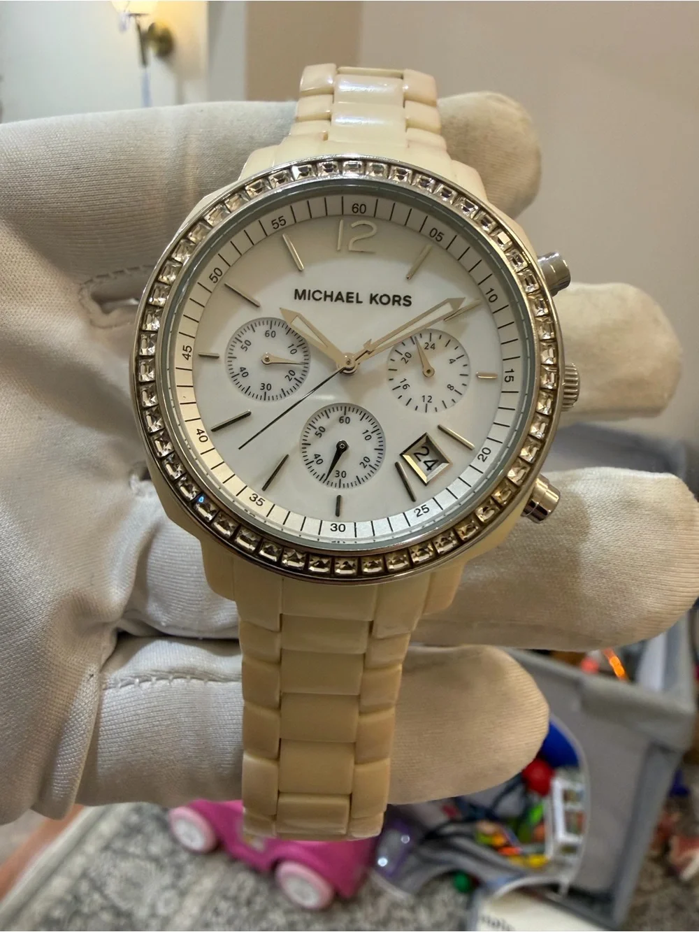 Michael Kors MK-5079 Runway Chronograph Mother of Pearl Dial Crystal Watch Runs